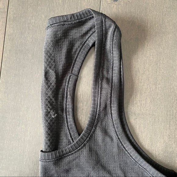 SZ 6 Swiftly Tech Racerback in black - Picture 4 of 4